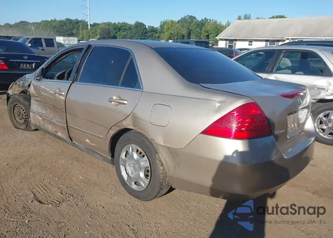 2007 Honda Accord 2.4 Lx z USA, uszkodzony, nr VIN 1HGCM564X7A102355